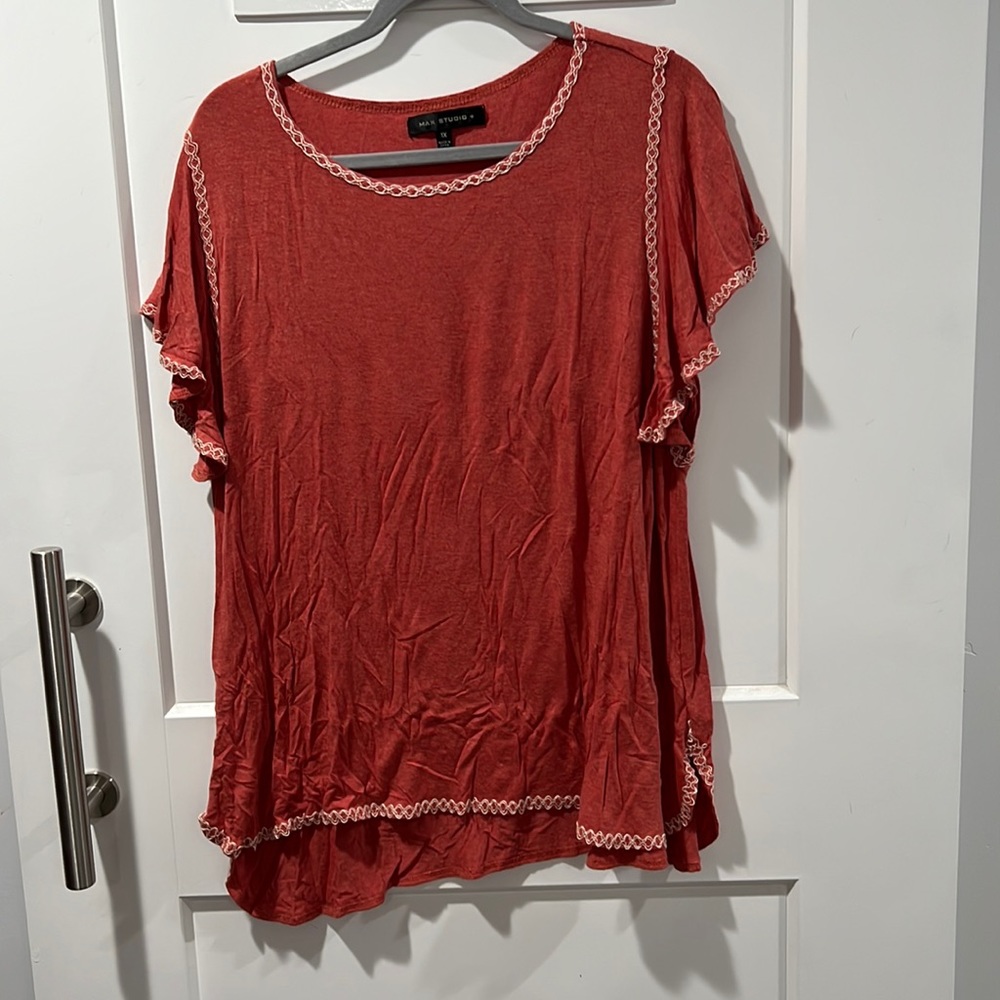 Max Studio short sleeved top